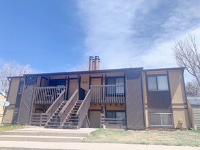 935 Hathaway Dr in Colorado Springs, CO - Building Photo - Building Photo