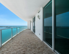 2101 Brickell Ave, Unit Penthouse 3503 in Miami, FL - Building Photo - Building Photo