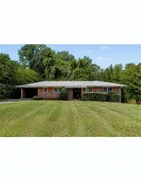 4455 Hillpine Rd in Forest Park, GA - Building Photo