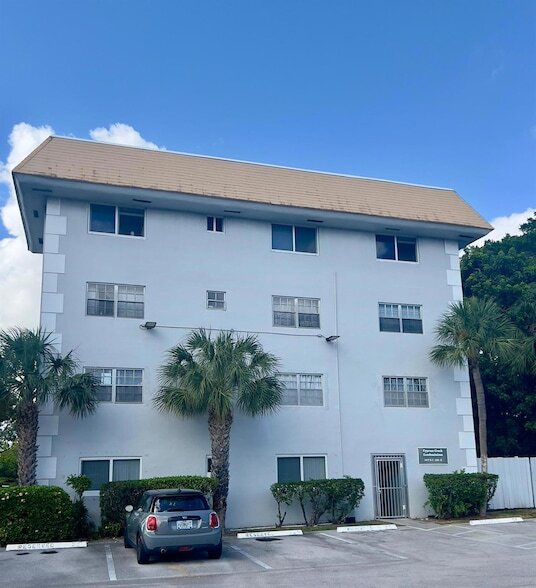 1407 NE 56th St, Unit 317 in Fort Lauderdale, FL - Building Photo - Building Photo