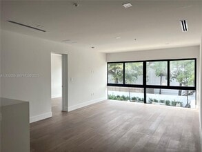 200 Sunrise Dr in Key Biscayne, FL - Building Photo - Building Photo