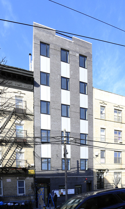 985 Summit Ave in Bronx, NY - Building Photo