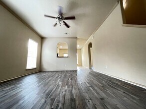 5913 Missy Ln in Fort Worth, TX - Foto de edificio - Building Photo