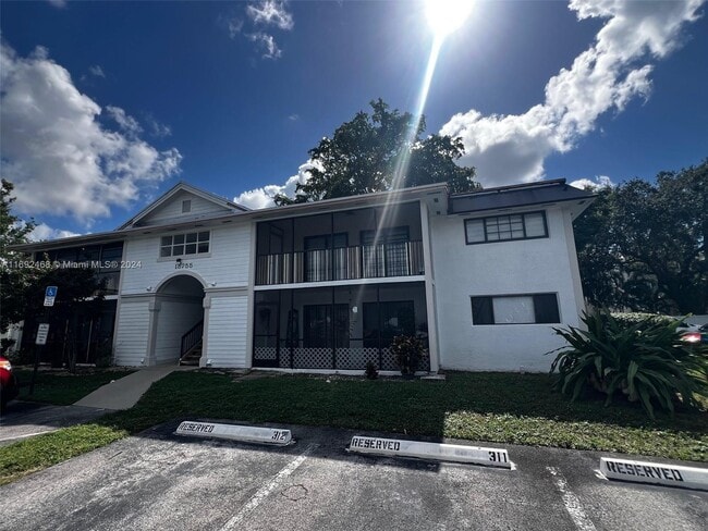 18755 NW 62nd Ave in Hialeah, FL - Building Photo - Building Photo