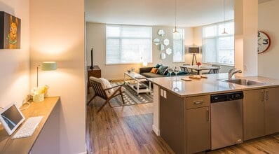 Peloton in Portland, OR - Foto de edificio - Building Photo