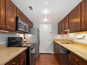 1515 S Arlington Ridge Rd, Unit Unit 204 in Arlington, VA - Building Photo - Building Photo