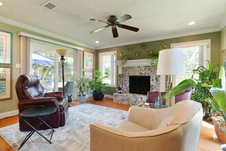 666 Fairway Ave NE in Fort Walton Beach, FL - Building Photo - Building Photo