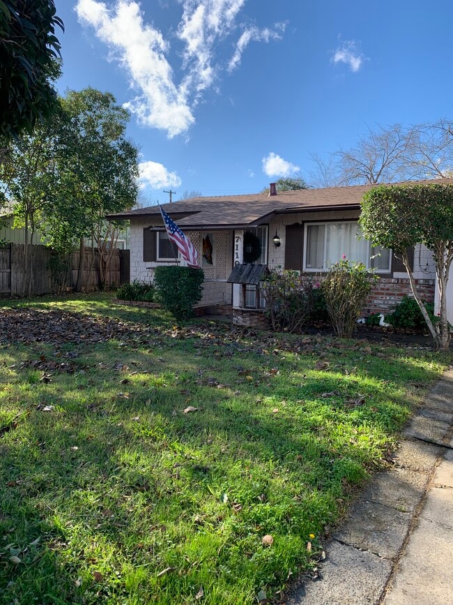 7110 Celia Ave in Sacramento, CA - Building Photo - Building Photo