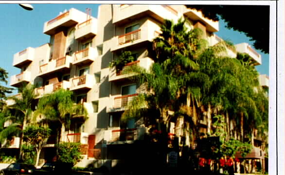 Casa El Cerrito in Los Angeles, CA - Foto de edificio - Building Photo