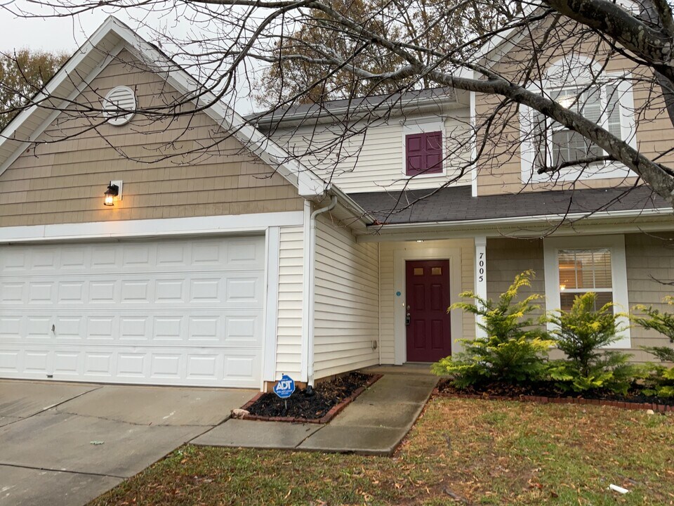 7005 Sunman Rd in Charlotte, NC - Foto de edificio