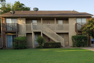 The Landings Apartments L-2 in Lawton, OK - Building Photo - Building Photo