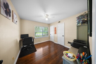 4802 Kinglet St in Houston, TX - Building Photo - Building Photo