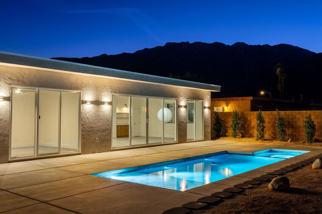 416 Rosa Parks Rd in Palm Springs, CA - Foto de edificio