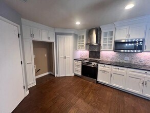 214 Sylvan St in Hutto, TX - Building Photo - Building Photo