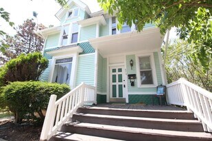 674 St Charles St in Elgin, IL - Building Photo