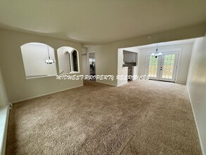 3602 NE Chapel Dr in Lee's Summit, MO - Building Photo - Building Photo