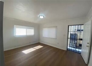 8408 Avalon Blvd in Los Angeles, CA - Building Photo - Building Photo