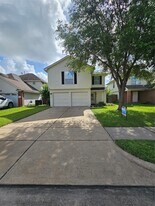 9207 Dairy View Ln in Houston, TX - Building Photo