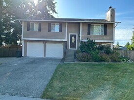 1711 211th Pl NE in Sammamish, WA - Building Photo