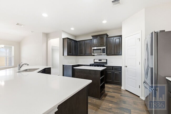 7800 Vista Mejor Dr in Austin, TX - Building Photo - Building Photo