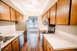 230 Cervantes Cir in Lake Oswego, OR - Building Photo - Building Photo