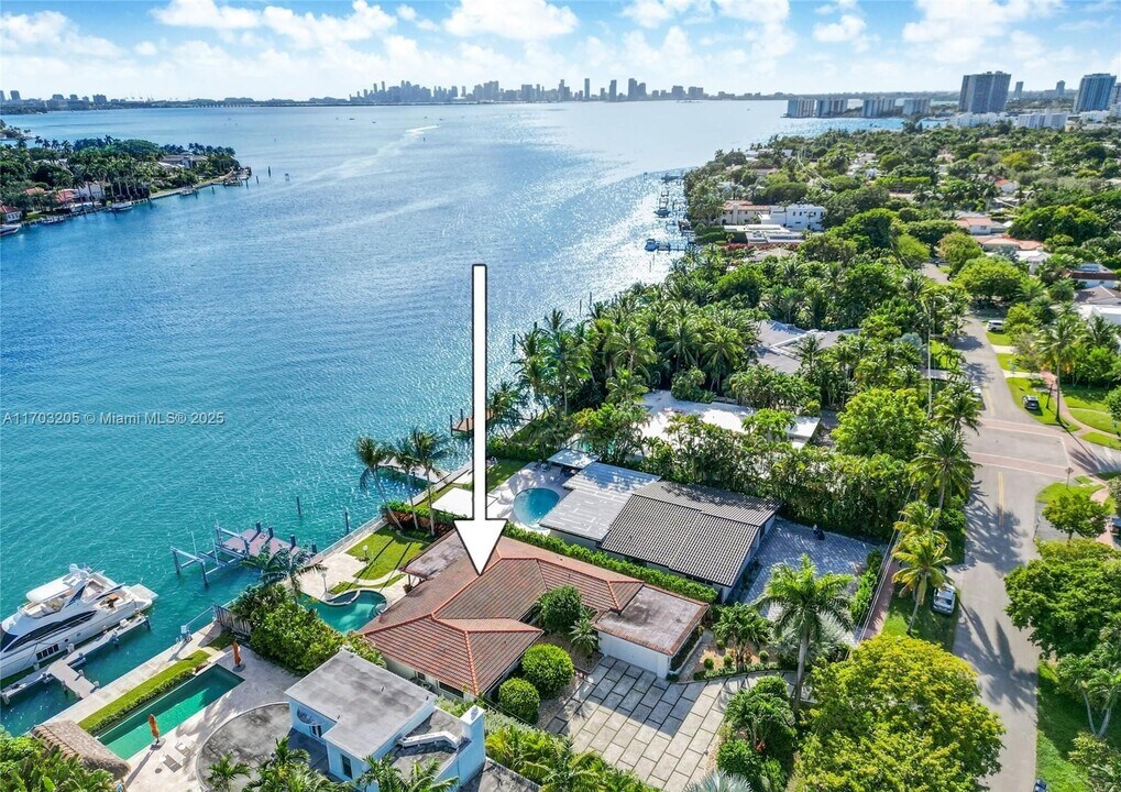 1180 Bay Dr in Miami Beach, FL - Foto de edificio