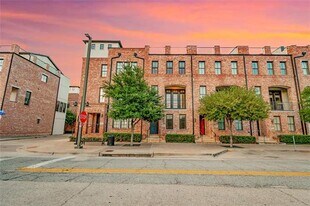 620 S Pearl Expy in Dallas, TX - Building Photo