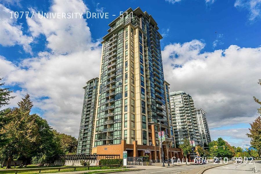 10777 University Dr in Surrey, BC - Building Photo