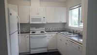 Clover Creek Manor Apartments in Lakewood, WA - Building Photo - Building Photo