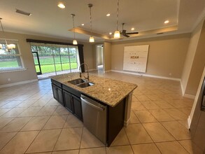 13390 Seaside Harbour Dr in Ft. Myers, FL - Building Photo - Building Photo