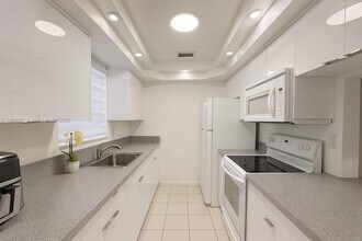8124 SW 153rd Pl in Miami, FL - Building Photo - Building Photo