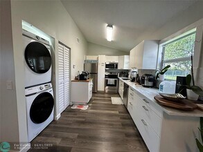 8395 Garden Gate Pl in Boca Raton, FL - Building Photo - Building Photo
