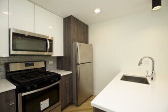 1022 W Grace St, Unit J04P in Chicago, IL - Foto de edificio - Building Photo