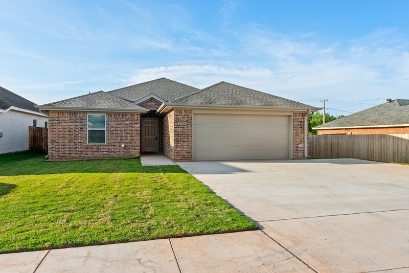 2320 Tinker Trail in Wichita Falls, TX - Building Photo