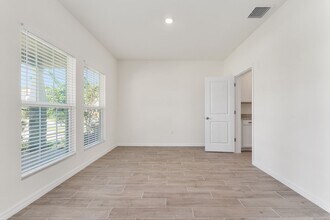 1386 NW 132nd Cir in Newberry, FL - Building Photo - Building Photo