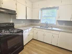 2616 Wood Dr NE in Center Point, AL - Building Photo