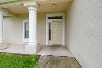 6221 NW Hacienda Ln in Port St. Lucie, FL - Building Photo - Building Photo