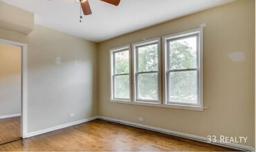 3240 N Clark St in Chicago, IL - Building Photo - Building Photo