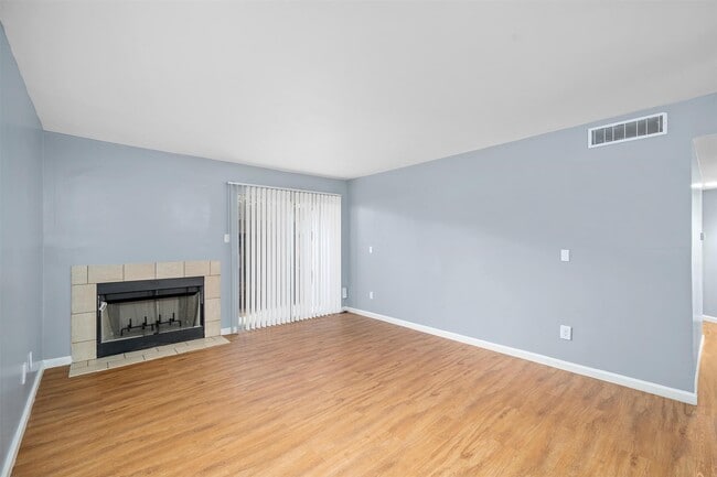 6415 S Lake Houston Pkwy in Houston, TX - Building Photo - Building Photo