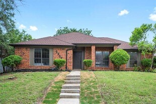 2903 Creekside Ct in Carrollton, TX - Building Photo