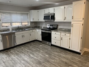 8398 Oakwood Rd in Severna Park, MD - Building Photo - Building Photo