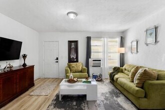 680 SW 7th Ave in Miami, FL - Building Photo - Building Photo