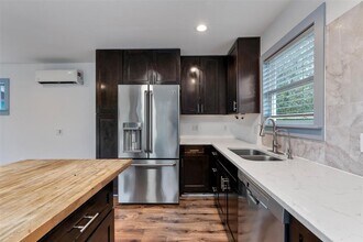 1100 High Rd in San Marcos, TX - Building Photo - Building Photo