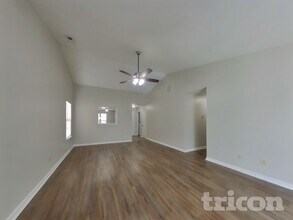 1039 Central Park Blvd S in Greenwood, IN - Building Photo - Building Photo