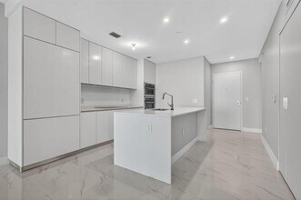 701 NE 23rd St in Miami, FL - Foto de edificio - Building Photo