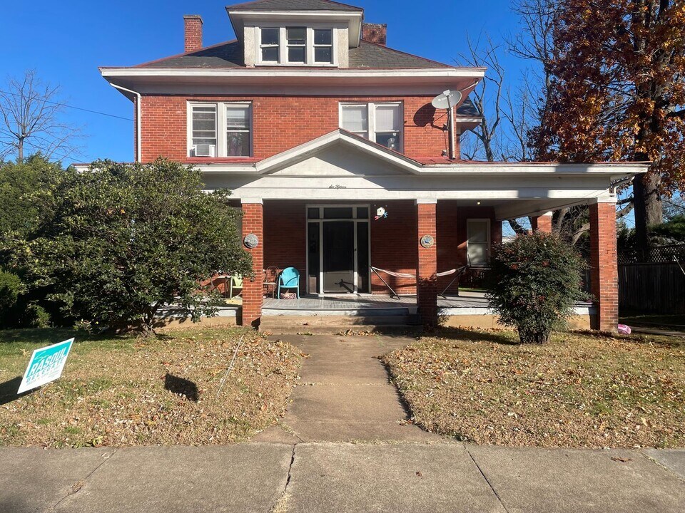 615 Day Ave SW in Roanoke, VA - Building Photo