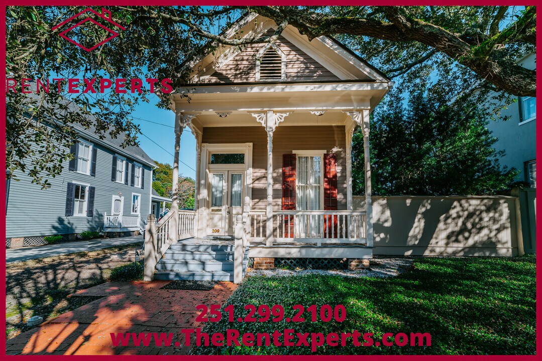 209 S Cedar St in Mobile, AL - Building Photo