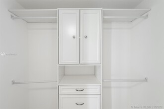 1800 N Bayshore Dr, Unit 4003 in Miami, FL - Foto de edificio - Building Photo