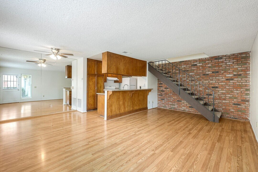 9905 Mission Gorge Rd in Santee, CA - Building Photo