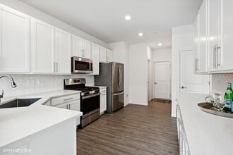 1543 Kraft Ave in Aurora, IL - Building Photo - Building Photo